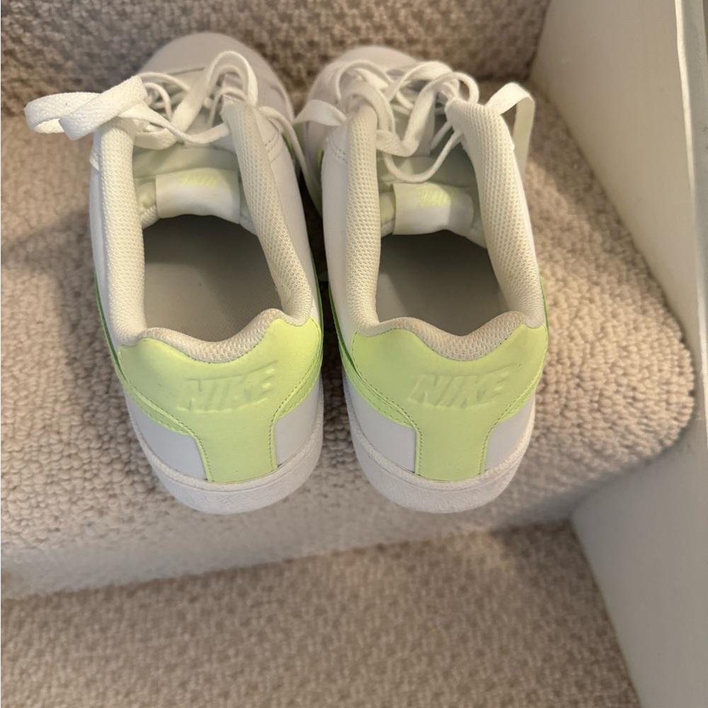 Nike women’s size 10